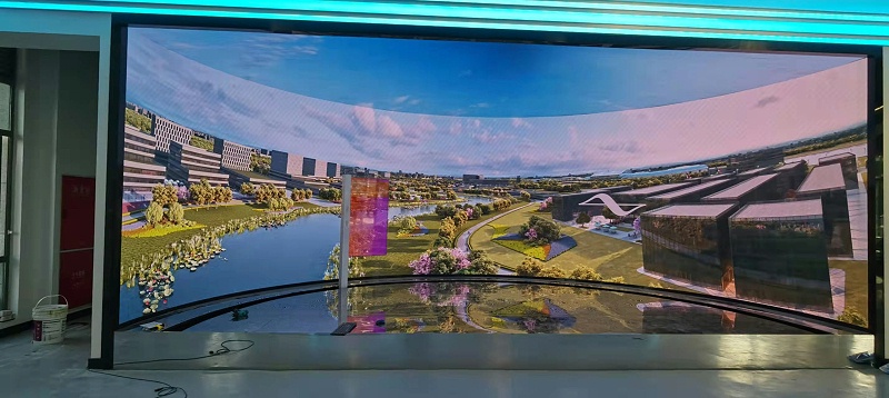55寸LOED弧形滑軌屏-助力成都芯谷產業園多媒體展廳建設 55寸LOED弧形滑軌屏-助力成都芯谷產業園多媒體展廳建設