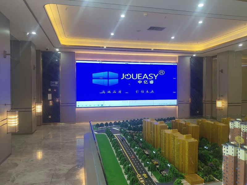 中億睿55寸1.7mm液晶拼接屏助力青海璽云峰樓盤(pán)中心安裝現(xiàn)場(chǎng) 中億睿55寸1.7mm液晶拼接屏助力青海璽云峰樓盤(pán)中心安裝現(xiàn)場(chǎng)