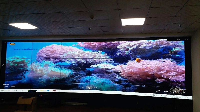 中億睿55寸弧形拼接屏助力甘肅西峰區停車場全城聯網無感支付升級安裝現場 中億睿55寸弧形拼接屏助力甘肅西峰區停車場全城聯網無感支付升級安裝現場