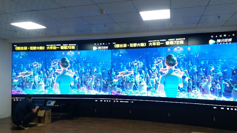 中億睿55寸弧形拼接屏助力甘肅西峰區停車場全城聯網無感支付升級安裝效果圖 中億睿55寸弧形拼接屏助力甘肅西峰區停車場全城聯網無感支付升級安裝效果圖