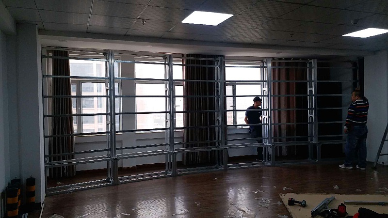 中億睿55寸弧形拼接屏助力甘肅西峰區停車場全城聯網無感支付升級安裝現場 中億睿55寸弧形拼接屏助力甘肅西峰區停車場全城聯網無感支付升級安裝現場