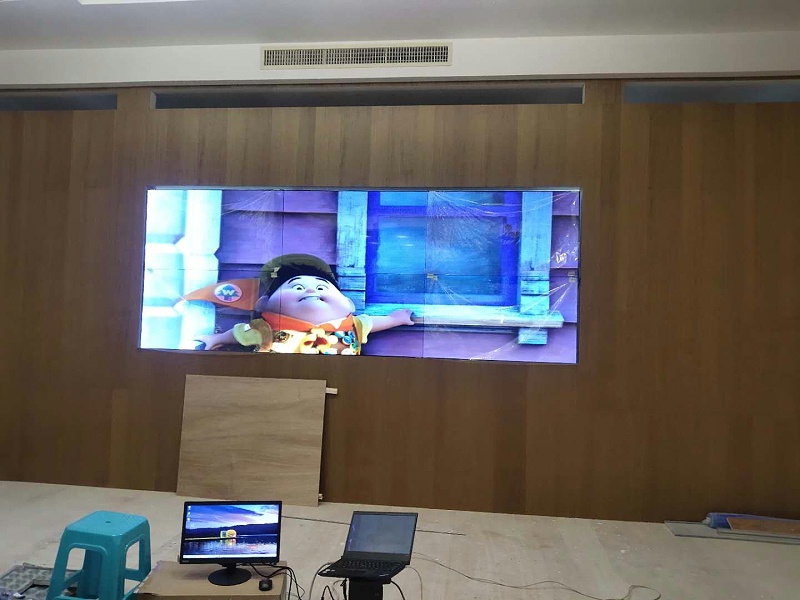 廣東揭陽普寧法院55寸0.88拼接屏安裝效果圖 廣東揭陽普寧法院55寸0.88拼接屏安裝效果圖