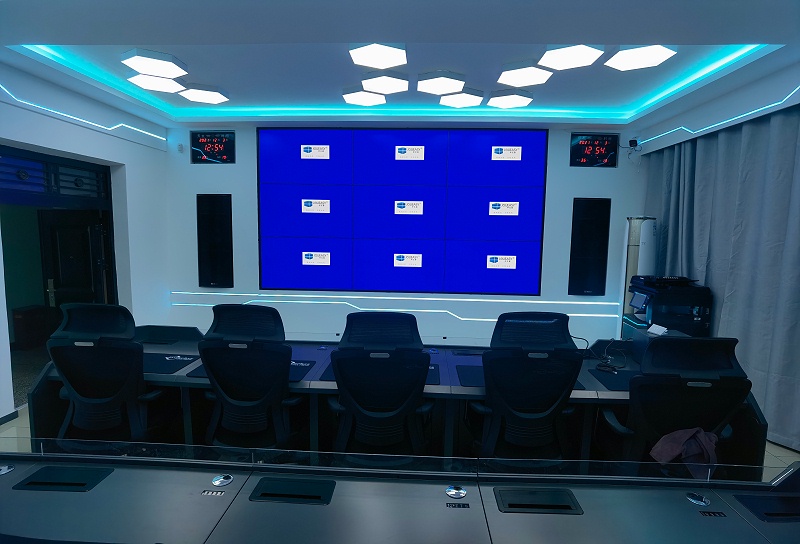 中億睿液晶拼接屏入駐新疆某戰隊數據中心打造數字化部隊項目安裝現場圖 中億睿液晶拼接屏入駐新疆某戰隊數據中心打造數字化部隊項目安裝現場圖